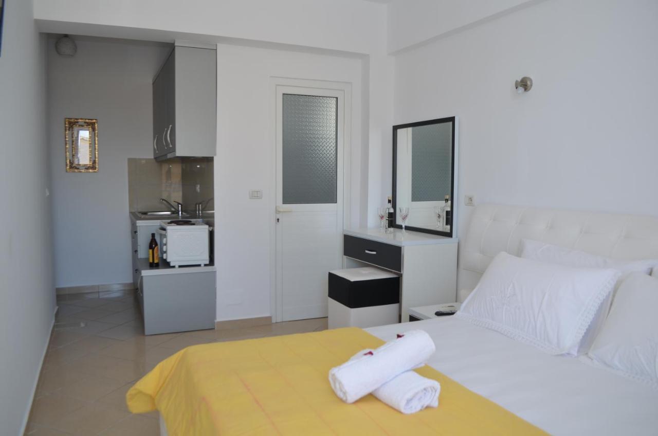 Noah Apartaments Sarandë エクステリア 写真