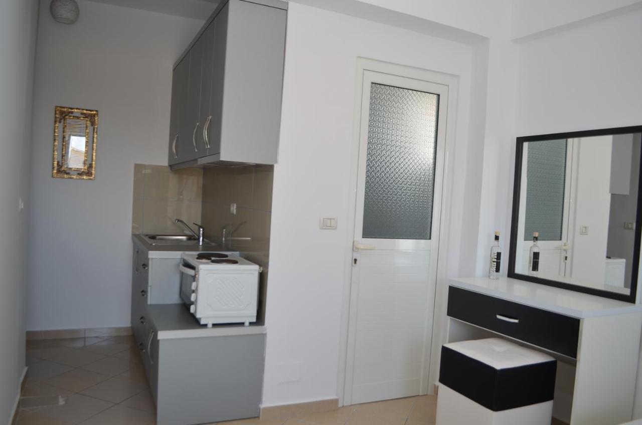 Noah Apartaments Sarandë エクステリア 写真