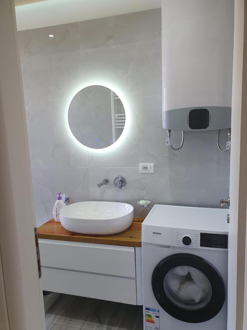 Noah Apartaments Sarandë エクステリア 写真