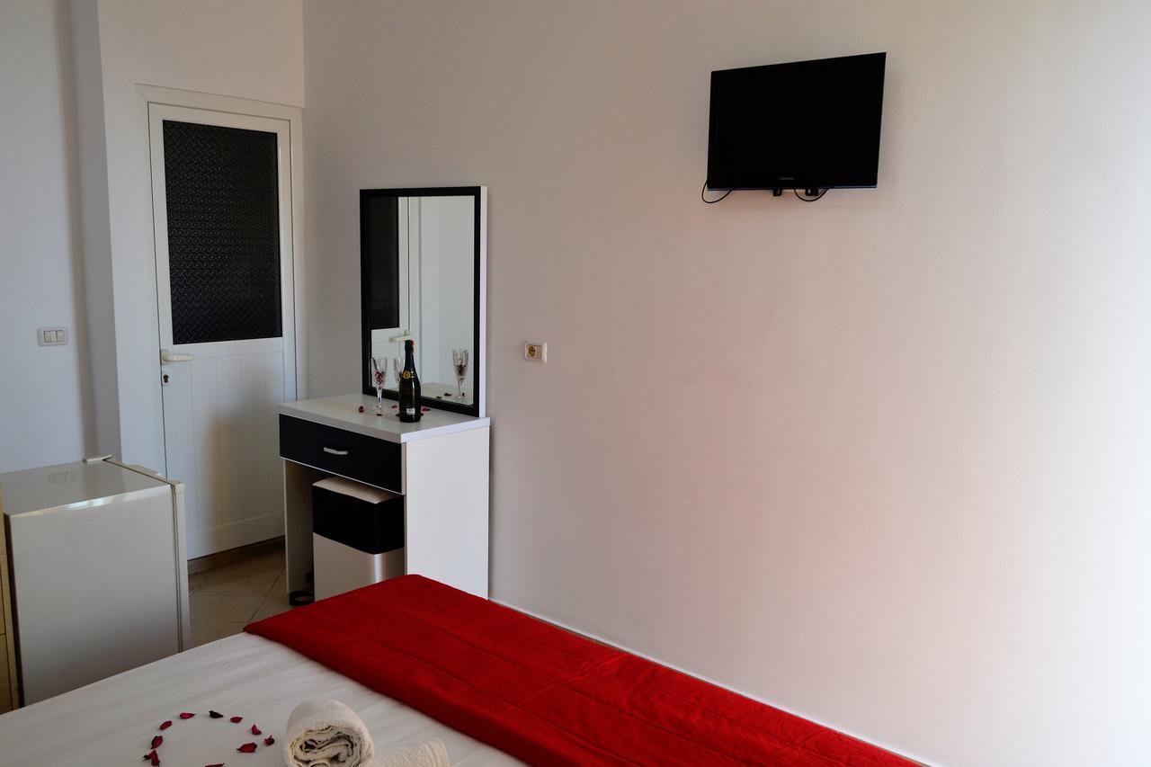 Noah Apartaments Sarandë エクステリア 写真