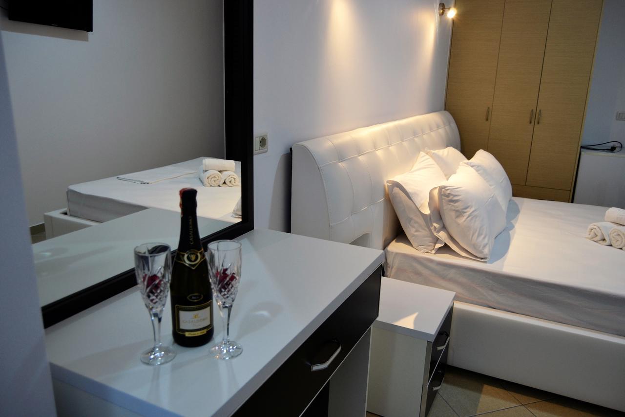 Noah Apartaments Sarandë エクステリア 写真