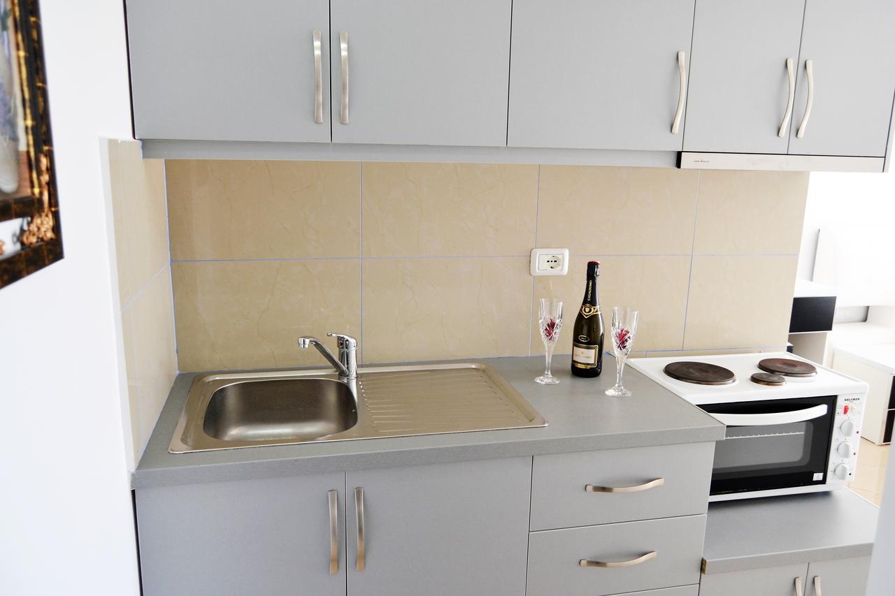 Noah Apartaments Sarandë エクステリア 写真