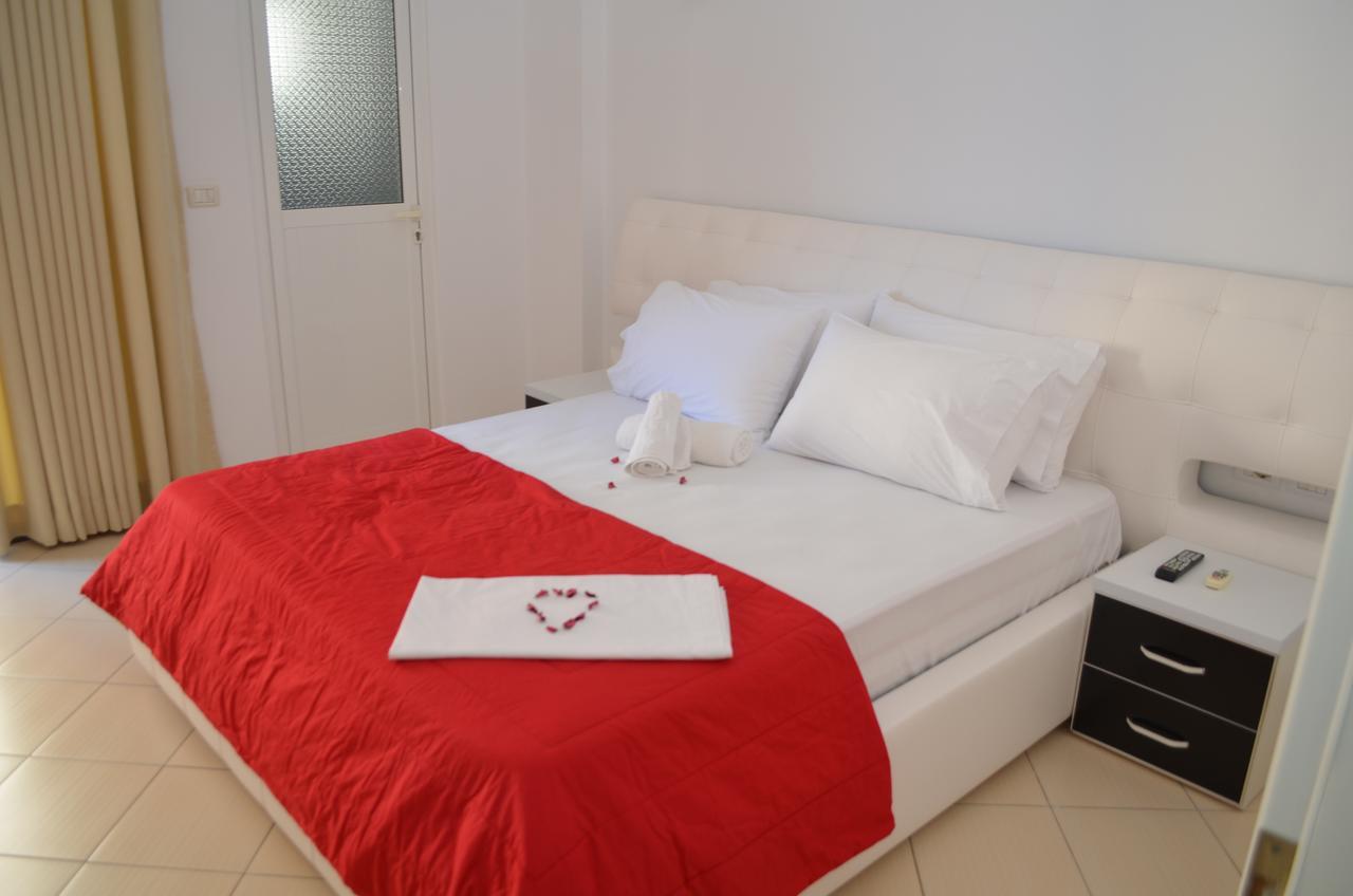 Noah Apartaments Sarandë エクステリア 写真